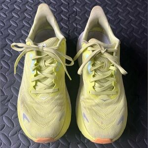 Women’s Hokas. Arahi 7. Neon yellow. Size 8.5. Lightly worn and good condition!